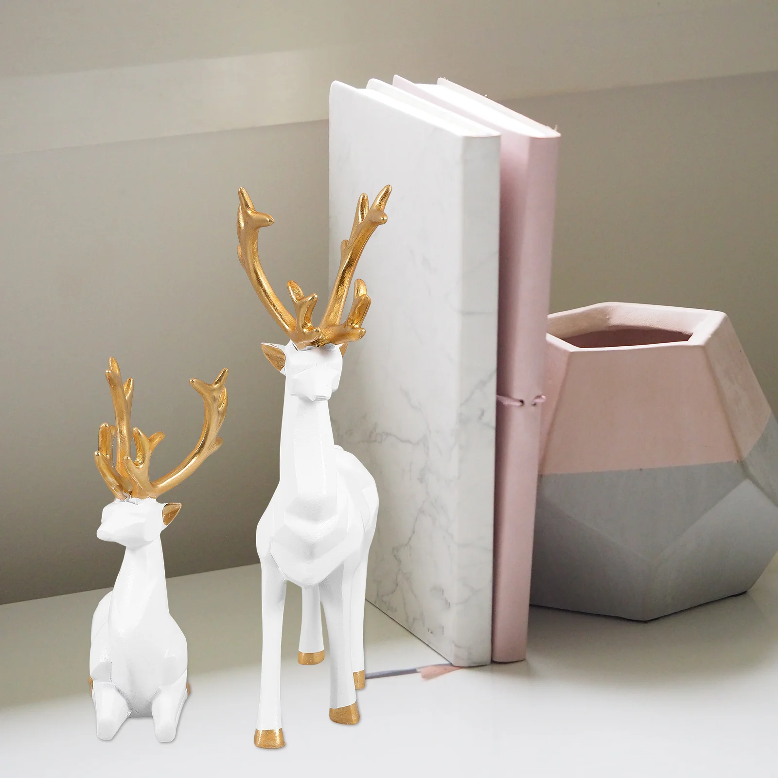 2Pcs Geometric Reindeer Statues Medium Size White Modern Home Decor Xmas Reindeer Shelf Decoration Holiday Elk Ornament
2Pcs Geometric Reindeer Statues Medium Size White Modern Home Decor Xmas Reindeer Shelf Decoration Holiday Elk Ornament