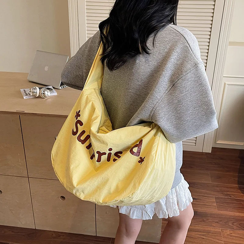 Холщовая большая сумка в корейском стиле 2025 года, модная модная сумка на плечо, легкая просторная сумка для книг для женщин, повседневная пригородная сумка
Холщовая большая сумка в корейском стиле 2025 года, модная модная сумка на плечо, легкая просторная сумка для книг для женщин, повседневная пригородная сумка