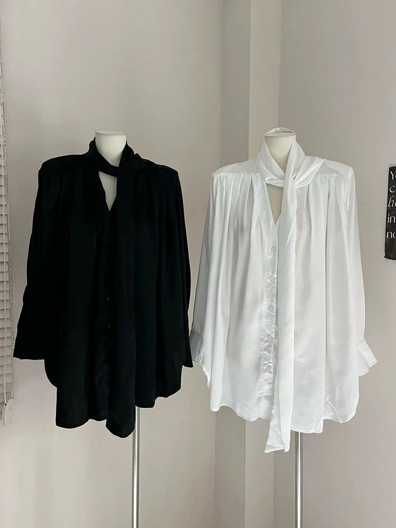 Белая женская летняя блузка с V-образным вырезом, тонкими бретелями и длинными рукавами, дизайнерский топ средней длины
Белая женская летняя блузка с V-образным вырезом, тонкими бретелями и длинными рукавами, дизайнерский топ средней длины