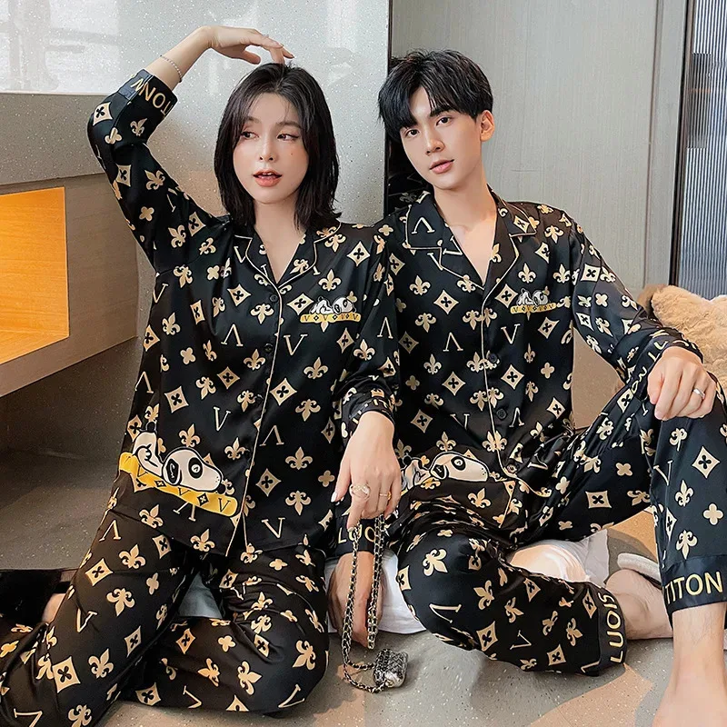 Light luxury Couples Home Furnishing Long sleeved Thin Rayon Open Front Korean Cartoon Home Outerwear Large Size Pajamas
Light luxury Couples Home Furnishing Long sleeved Thin Rayon Open Front Korean Cartoon Home Outerwear Large Size Pajamas