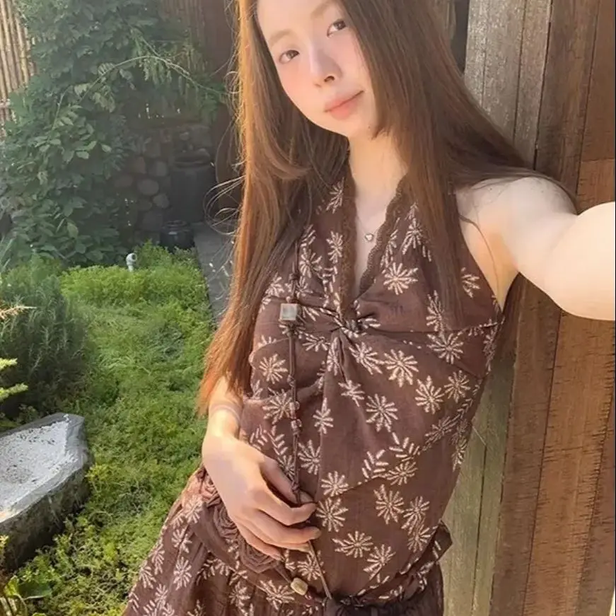 American Retro Two-Piece Set Floral Halter Neck Vest Top Short Skirt Women'S 2025 Summer New Niche Design Slimming Suit
American Retro Two-Piece Set Floral Halter Neck Vest Top Short Skirt Women'S 2025 Summer New Niche Design Slimming Suit