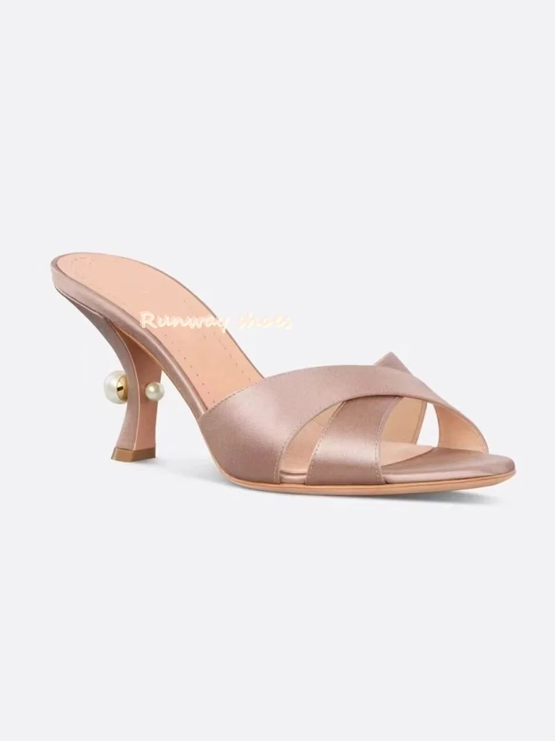 Round-Headed Satin Fabric Pearl Heels Luxury Women's Shoes Shallow Plus Size Banquet Fashion Slippers 2026 Runway Shoes
Round-Headed Satin Fabric Pearl Heels Luxury Women's Shoes Shallow Plus Size Banquet Fashion Slippers 2026 Runway Shoes