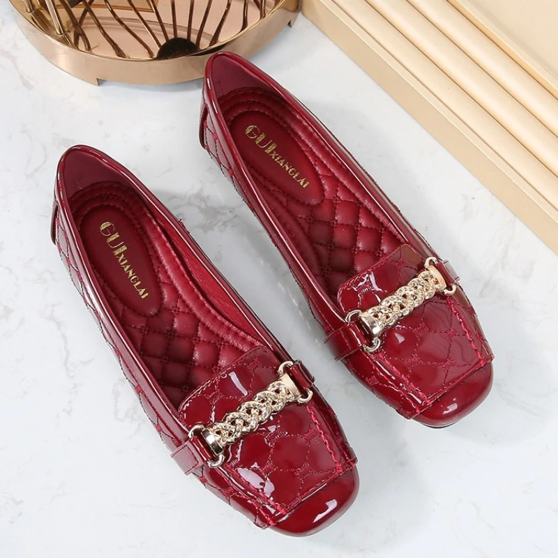 New Casual Women's Flat Shoes Soft Bottom Versatile Square Head Low Heel Fashionable Bean Shoes Comfy Rubber Outsole
New Casual Women's Flat Shoes Soft Bottom Versatile Square Head Low Heel Fashionable Bean Shoes Comfy Rubber Outsole