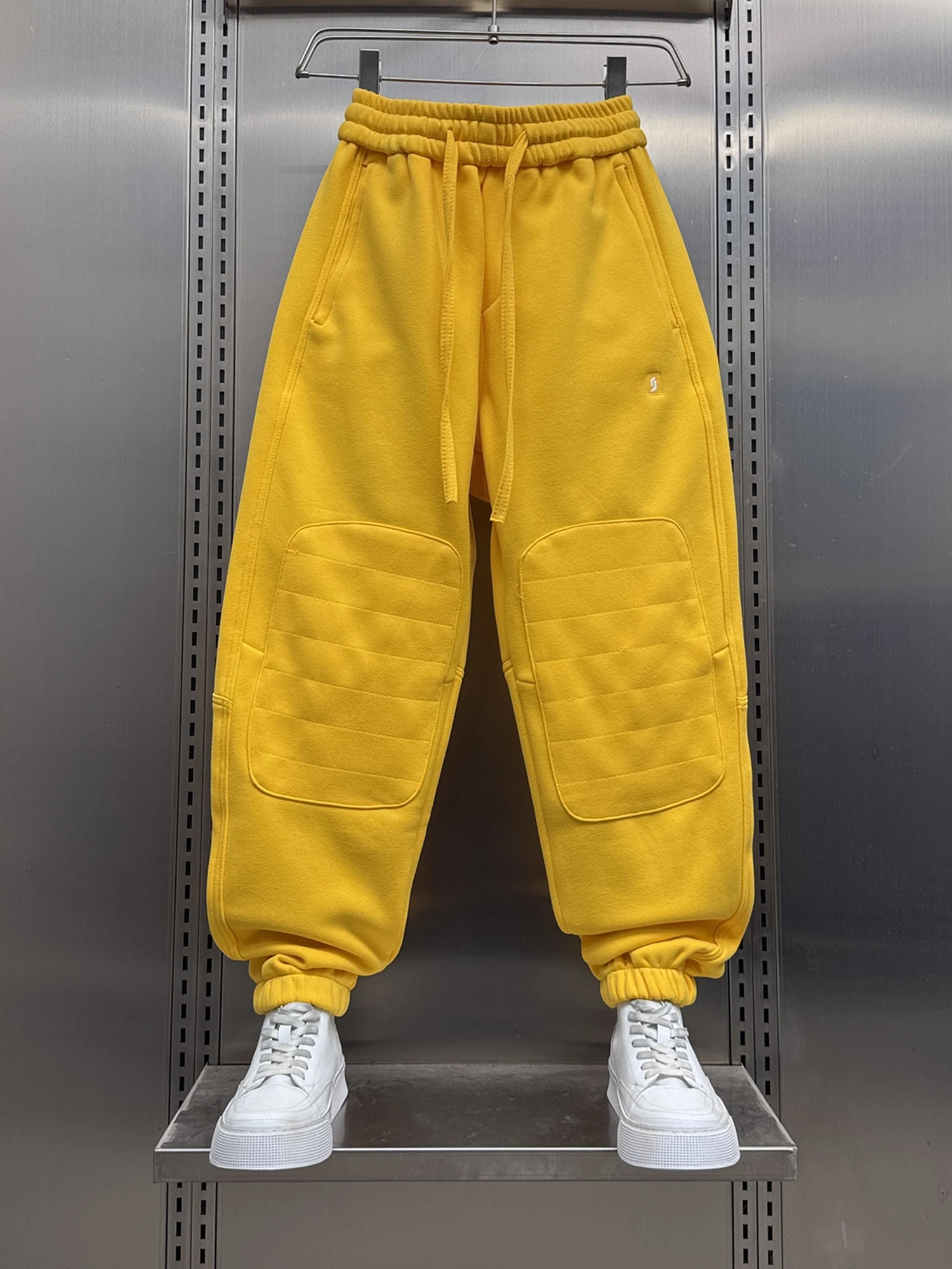 Модные мужские зимние джоггеры Harajuku с флисовой подкладкой, новые свободные спортивные брюки в корейском стиле, универсальные повседневные брюки
Модные мужские зимние джоггеры Harajuku с флисовой подкладкой, новые свободные спортивные брюки в корейском стиле, универсальные повседневные брюки