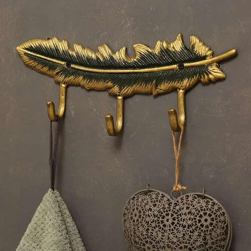 Retro Key Door Hooks Creative Feather Shaped Entry Gate Light Luxury Wall Hanging Clothes Hat Storage Holders Decoration Crafts
Retro Key Door Hooks Creative Feather Shaped Entry Gate Light Luxury Wall Hanging Clothes Hat Storage Holders Decoration Crafts
