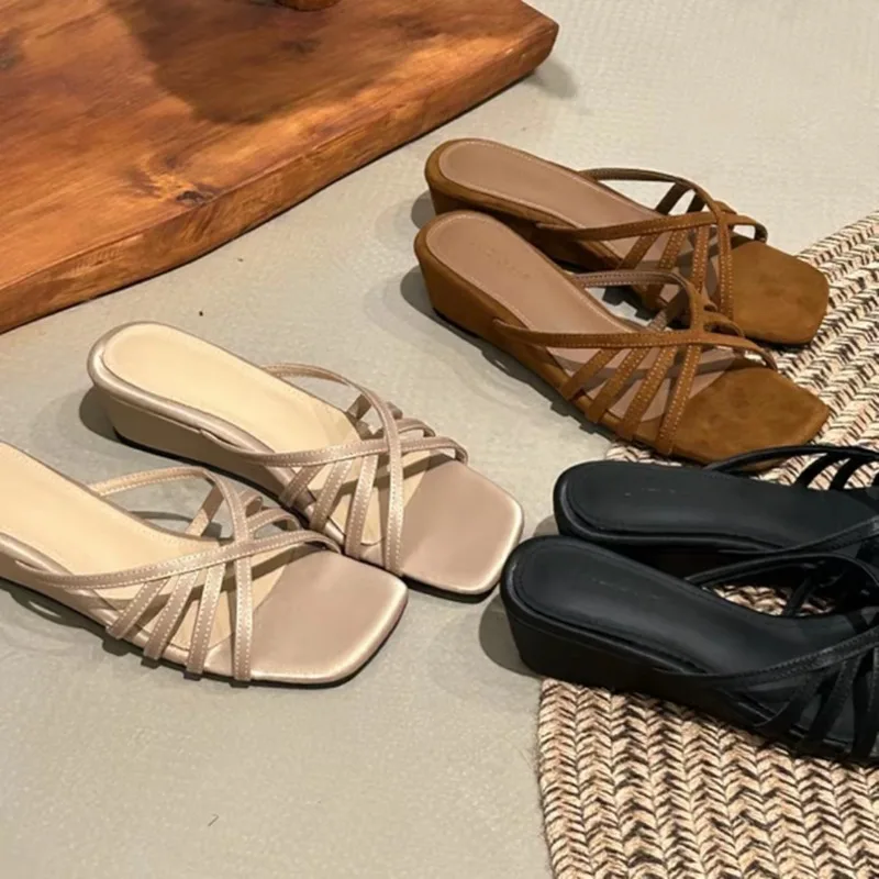2026New Women Slippers French Style Temperament Square Head One-word Slippers Summer Open-toe Slope Heel Sandals Sandalias Mujer
2026New Women Slippers French Style Temperament Square Head One-word Slippers Summer Open-toe Slope Heel Sandals Sandalias Mujer