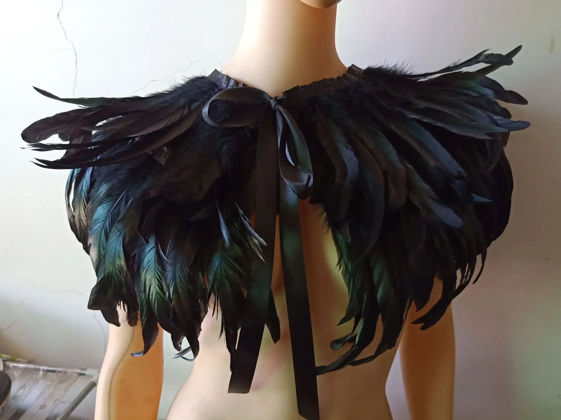 Women Cosplay Shrug Gothic Victorian Natural Feather Cape Shawl Detachable Collar for Halloween Costumes Party
Women Cosplay Shrug Gothic Victorian Natural Feather Cape Shawl Detachable Collar for Halloween Costumes Party