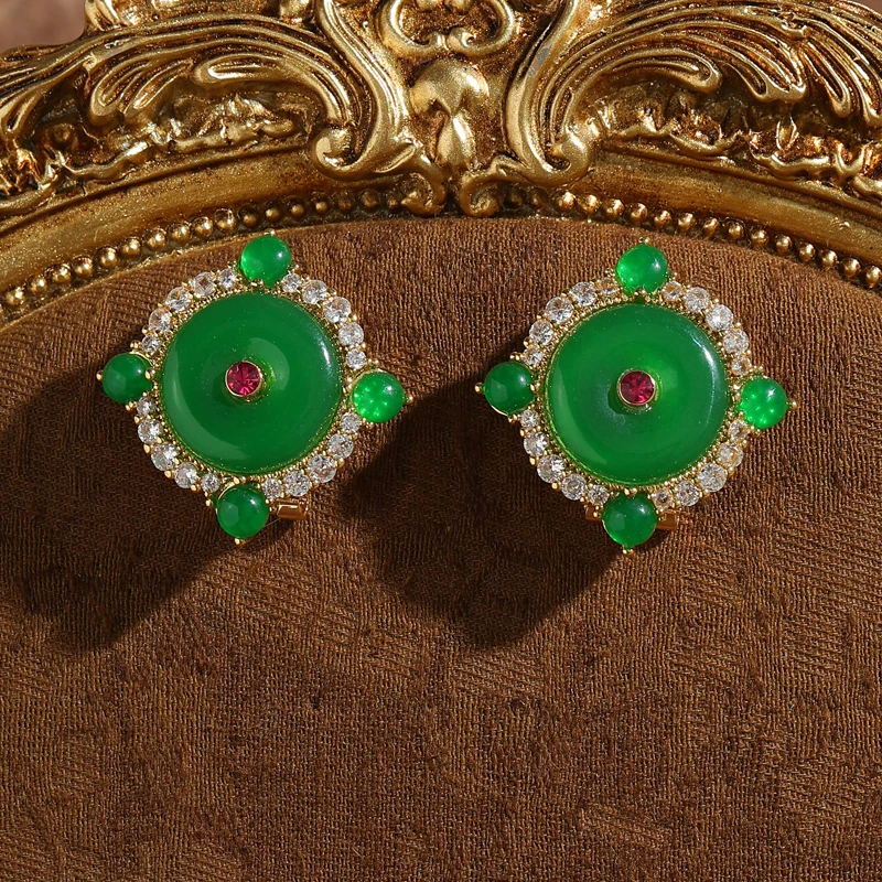 Round Green Earrings Jade Vintage Stud Glass Knot Antique Gold Plated Jewelry Rhinestone Surround Decoration Luxury Party New
Round Green Earrings Jade Vintage Stud Glass Knot Antique Gold Plated Jewelry Rhinestone Surround Decoration Luxury Party New