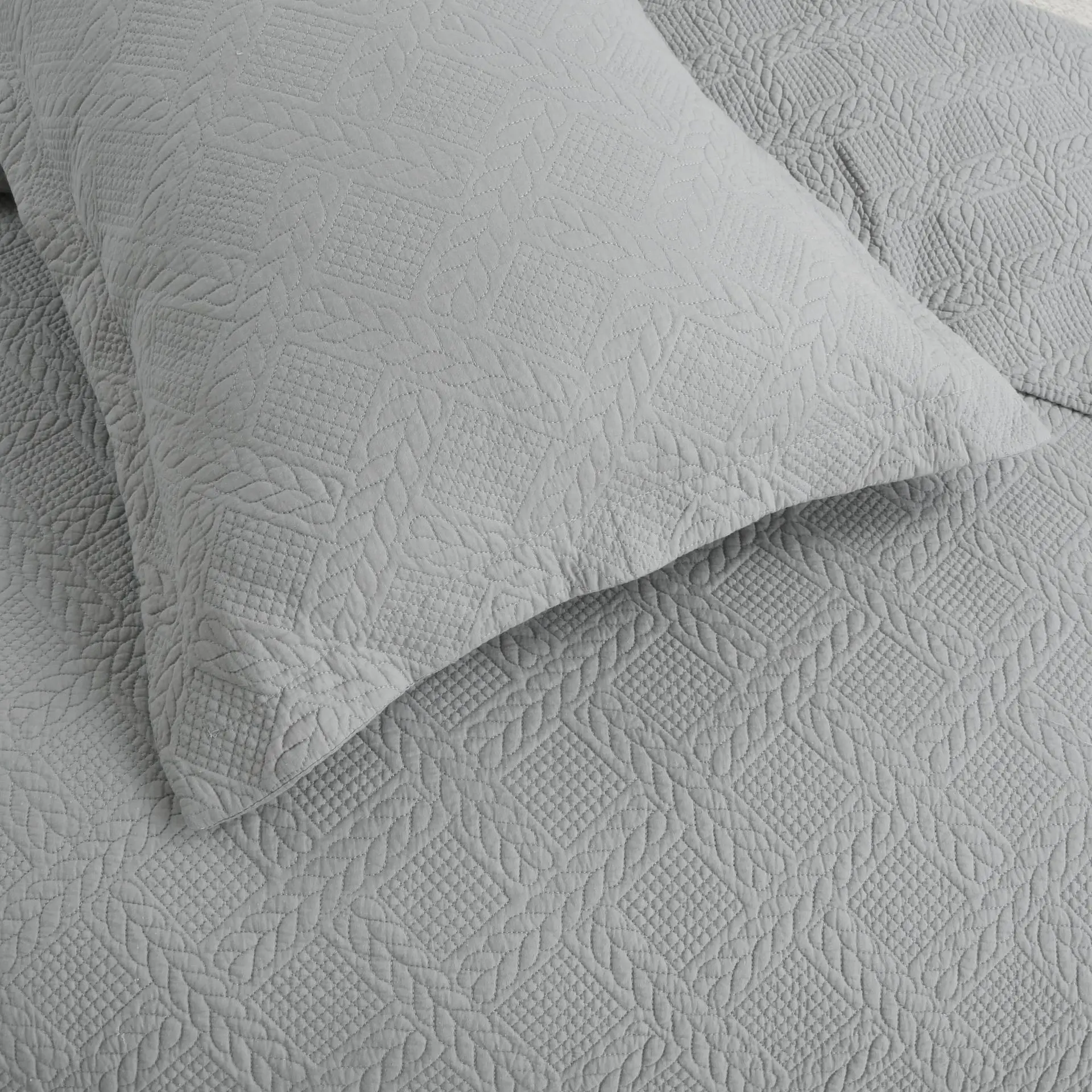 3 Piece Quilt Set - 100% Cotton Lightweight Reversible Bedspread, Wheat Pattern Embroidery, All Season Coverlet Home Decor
3 Piece Quilt Set - 100% Cotton Lightweight Reversible Bedspread, Wheat Pattern Embroidery, All Season Coverlet Home Decor