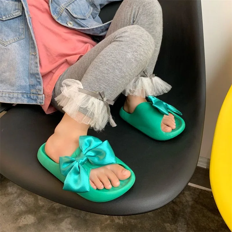 Summer new bow girls sandals soft sole non-slip outside wear indoor girls elementary school beach slippers
Summer new bow girls sandals soft sole non-slip outside wear indoor girls elementary school beach slippers