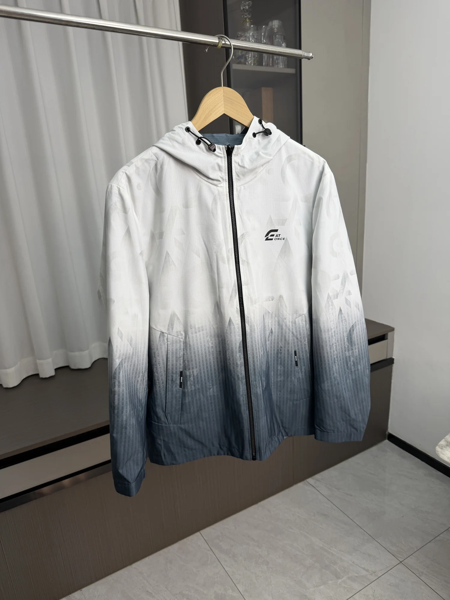 Casual Double-Sided Wear Hooded Jacket Gradient Splicing Men's Fashion Urban Style Spring Autumn Windproof Zipper Closure Coat
Casual Double-Sided Wear Hooded Jacket Gradient Splicing Men's Fashion Urban Style Spring Autumn Windproof Zipper Closure Coat