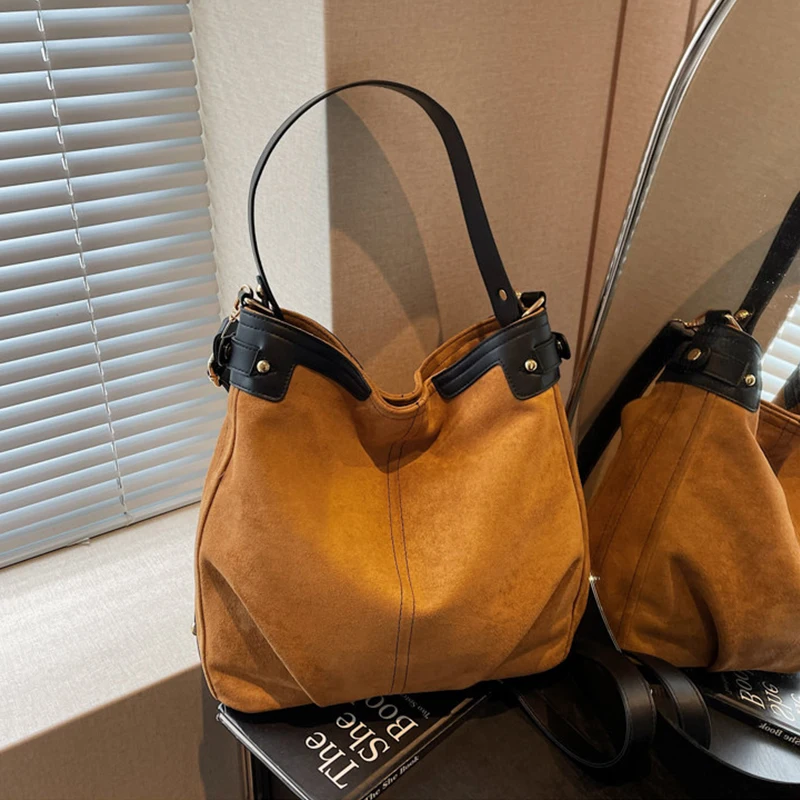 Vintage Brown Suede Women's Bag 2026 Autumn Large Capacity One Shoulder Tote Bag with Black Strap Casual Daily Commute Purse
Vintage Brown Suede Women's Bag 2026 Autumn Large Capacity One Shoulder Tote Bag with Black Strap Casual Daily Commute Purse