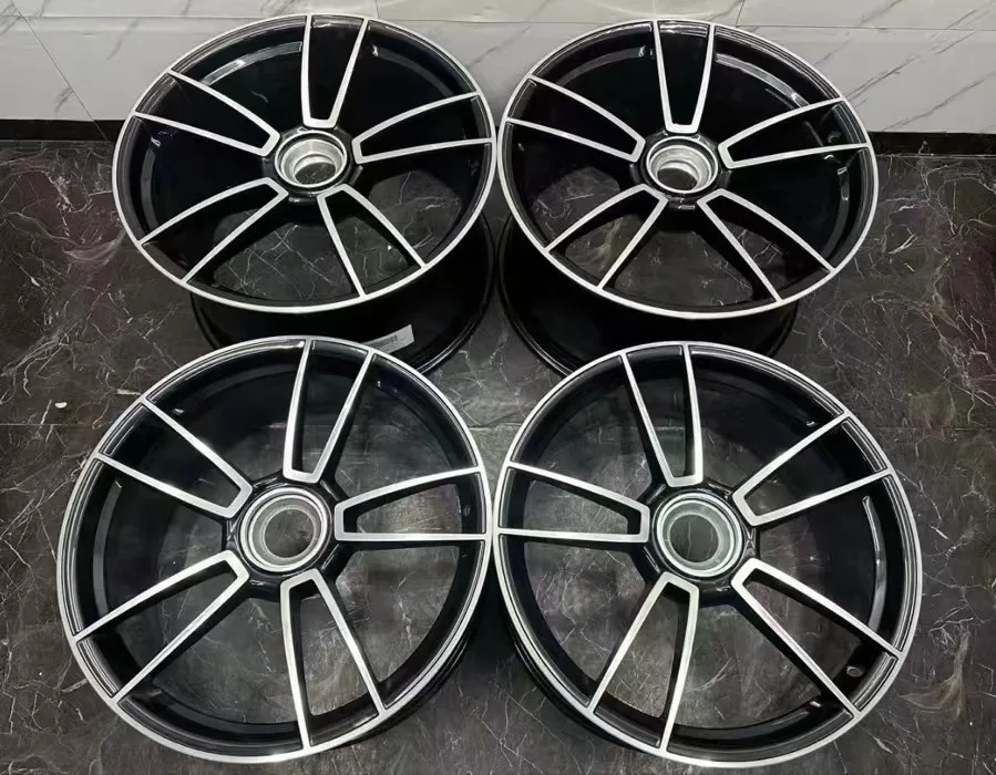 Single Piece Forged Wheels with Front 20 and Rear 21 Are Suitable for Porsches 911 991 992 Panamera Taycan Cayenne Macan
Single Piece Forged Wheels with Front 20 and Rear 21 Are Suitable for Porsches 911 991 992 Panamera Taycan Cayenne Macan
