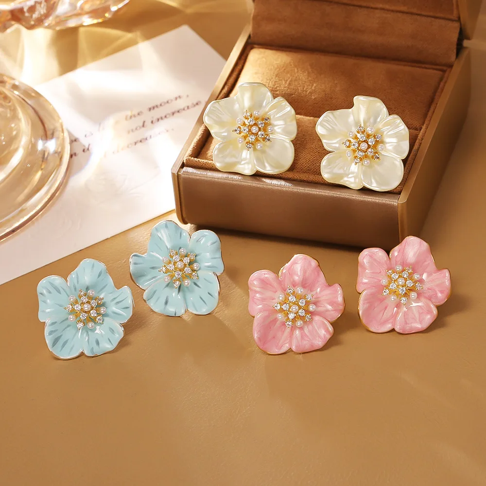 Fashionable and exquisite enamel dripping pearlescent flower earrings niche super fairy temperament earrings small fresh earring
Fashionable and exquisite enamel dripping pearlescent flower earrings niche super fairy temperament earrings small fresh earring