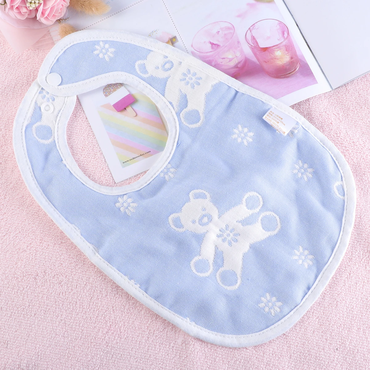 Хлопковые U-образные нагрудники для маленьких мальчиков и девочек с застежкой-застежкой, мягкие, удобные, модный стиль, больше мокрых одежды, U-образная форма, синий медведь
Хлопковые U-образные нагрудники для маленьких мальчиков и девочек с застежкой-застежкой, мягкие, удобные, модный стиль, больше мокрых одежды, U-образная форма, синий медведь