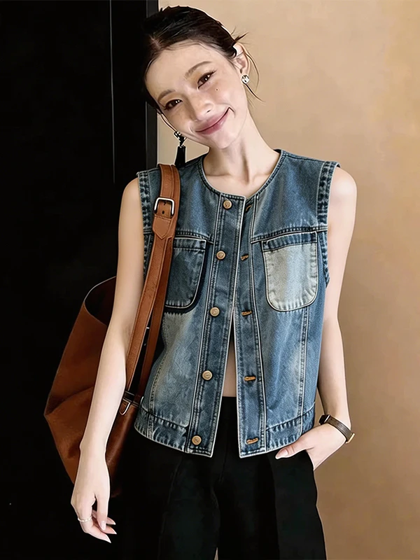 Summer New plus Size Patchwork Color Denim Vest Women's Fashion Trend Sleeveless Pocketless Top Single Button round Neck
Summer New plus Size Patchwork Color Denim Vest Women's Fashion Trend Sleeveless Pocketless Top Single Button round Neck