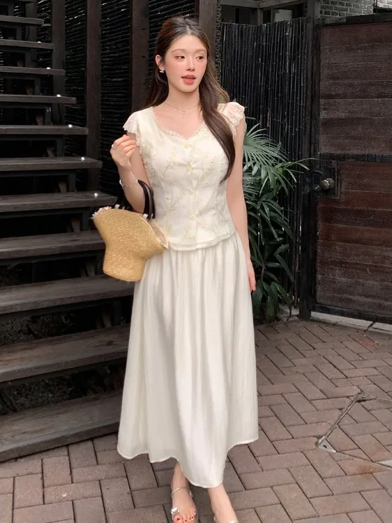 Elegant Embroidered Shirt And High Waist Skirt Two-Piece Set for Women Summer 2026 Chic Floral Print Short Sleeve
Elegant Embroidered Shirt And High Waist Skirt Two-Piece Set for Women Summer 2026 Chic Floral Print Short Sleeve