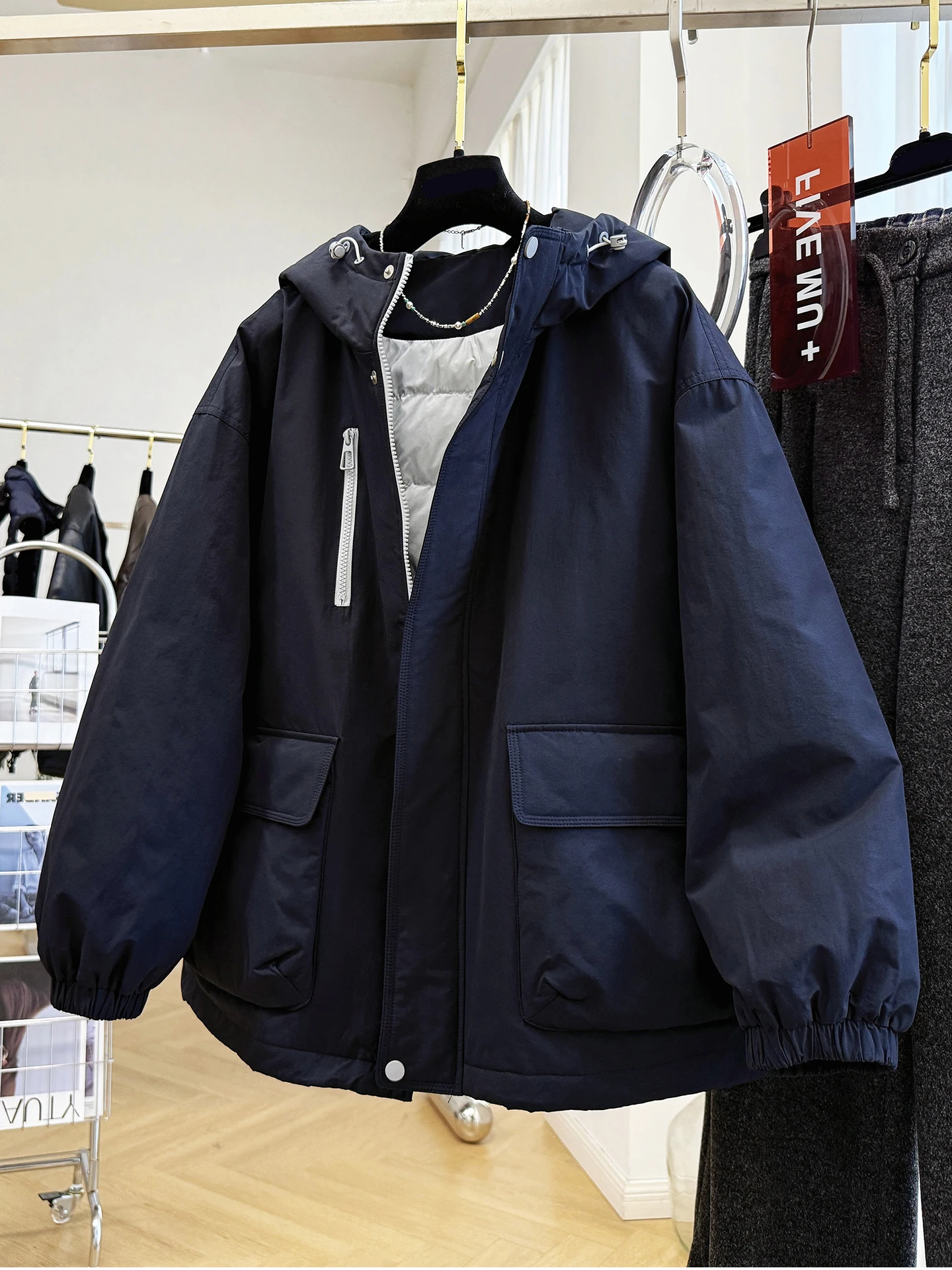 Женская хлопковая куртка-бомбер с капюшоном, осенне-зимняя, свободного кроя, утепленная, на молнии, цветная
Женская хлопковая куртка-бомбер с капюшоном, осенне-зимняя, свободного кроя, утепленная, на молнии, цветная