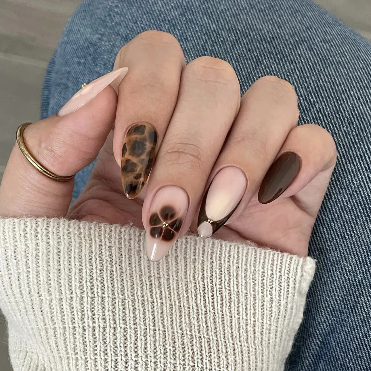 24PCS Simple Almond False Nails with Glue Leopard Print Flowers Patterns French Fake Nails Spice Girls Retro Press on Ins Nails 
24PCS Simple Almond False Nails with Glue Leopard Print Flowers Patterns French Fake Nails Spice Girls Retro Press on Ins Nails