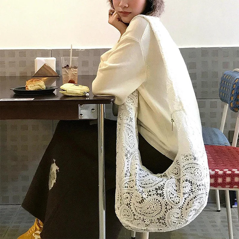 Designer Women White Lace Shoulder Messenger Bag Bohemian Beach Bag Pastoral Large Capacity Hollow Woven Bag Casual Commuter Bag
Designer Women White Lace Shoulder Messenger Bag Bohemian Beach Bag Pastoral Large Capacity Hollow Woven Bag Casual Commuter Bag