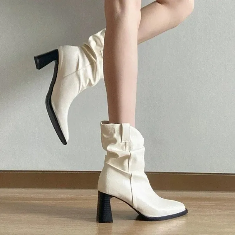 New Square Toe Pleated Simple Booties 2026 French Fashion Chunky Heeled Leather Shoes
New Square Toe Pleated Simple Booties 2026 French Fashion Chunky Heeled Leather Shoes