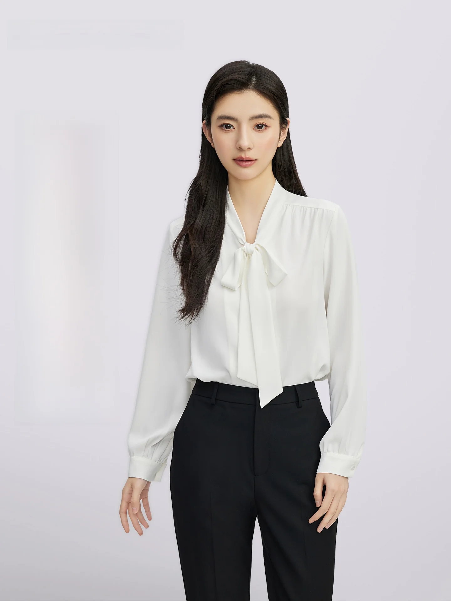 Goodyoung2025 Новая усовершенствованная женская блузка с V-образным вырезом и узлом, с длинным рукавом, универсальная, для повседневной носки, из полиэфирного волокна
Goodyoung2025 Новая усовершенствованная женская блузка с V-образным вырезом и узлом, с длинным рукавом, универсальная, для повседневной носки, из полиэфирного волокна