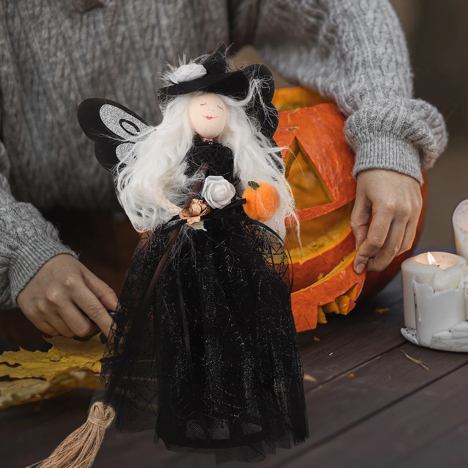 Halloween Witch Tree Topper Black Cloak Veil Spider Web Skirt Witch Hat Broom Halloween Ornament Home Decoration
Halloween Witch Tree Topper Black Cloak Veil Spider Web Skirt Witch Hat Broom Halloween Ornament Home Decoration