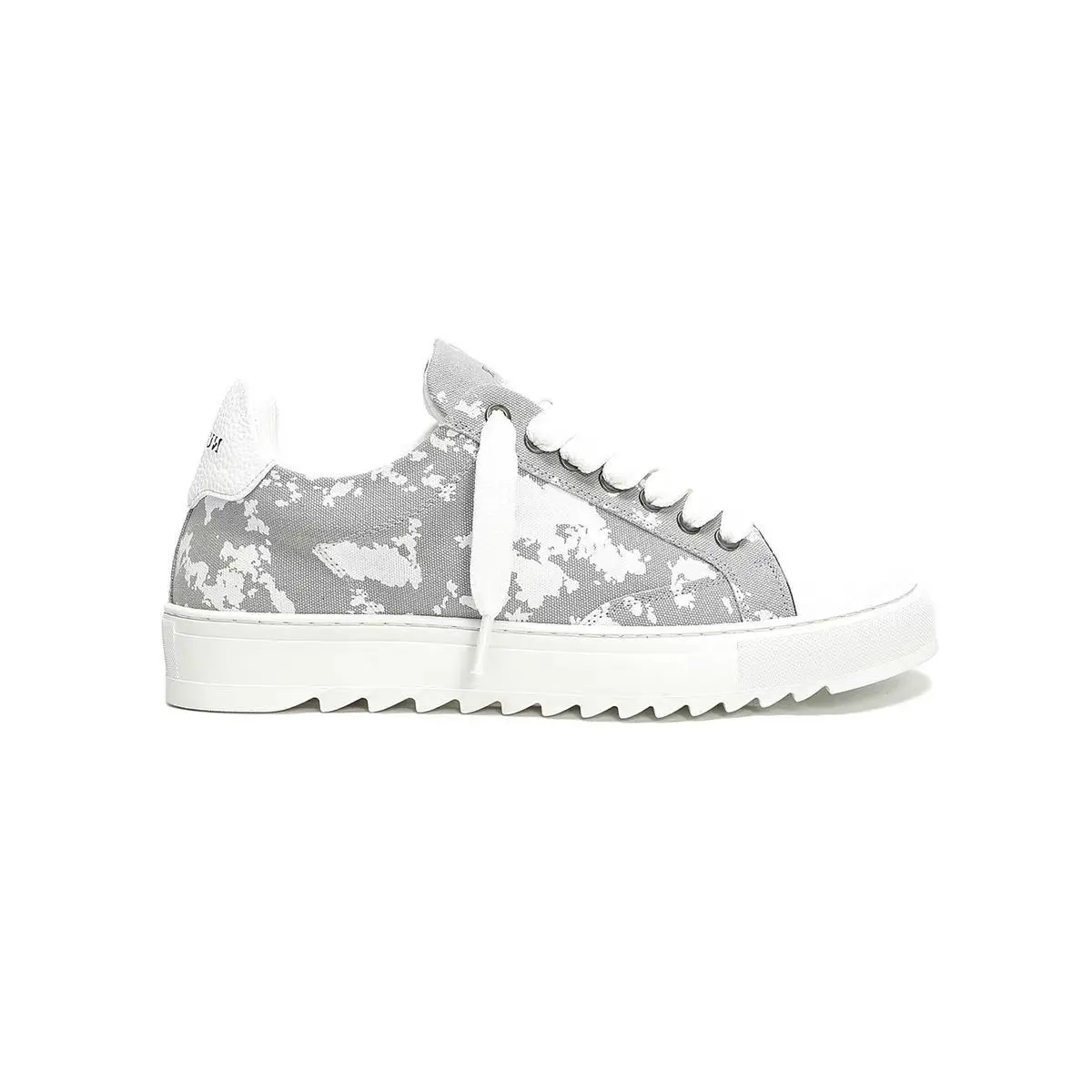 2026 new lightweight couple low top board shoes with splashed ink printed thick sole to increase height, casual white shoes
2026 new lightweight couple low top board shoes with splashed ink printed thick sole to increase height, casual white shoes