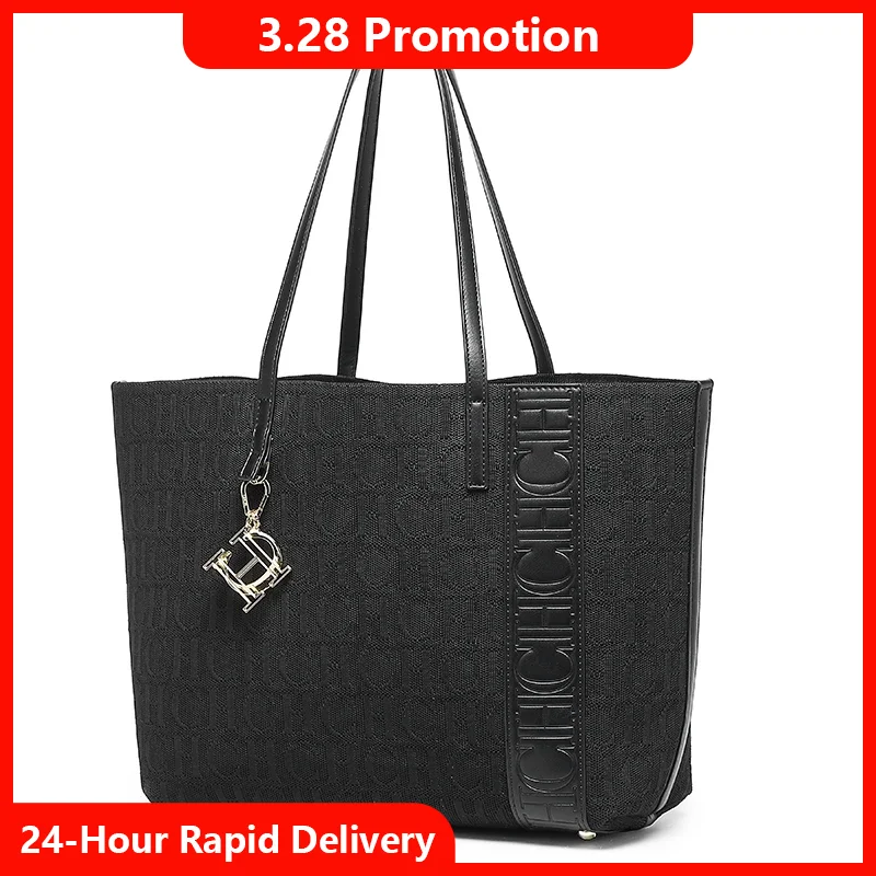 Сумка-тоут CH Brand с принтом по всей поверхности и металлическим кулоном, универсальная, вместительная, для повседневного использования, на плечо
Сумка-тоут CH Brand с принтом по всей поверхности и металлическим кулоном, универсальная, вместительная, для повседневного использования, на плечо