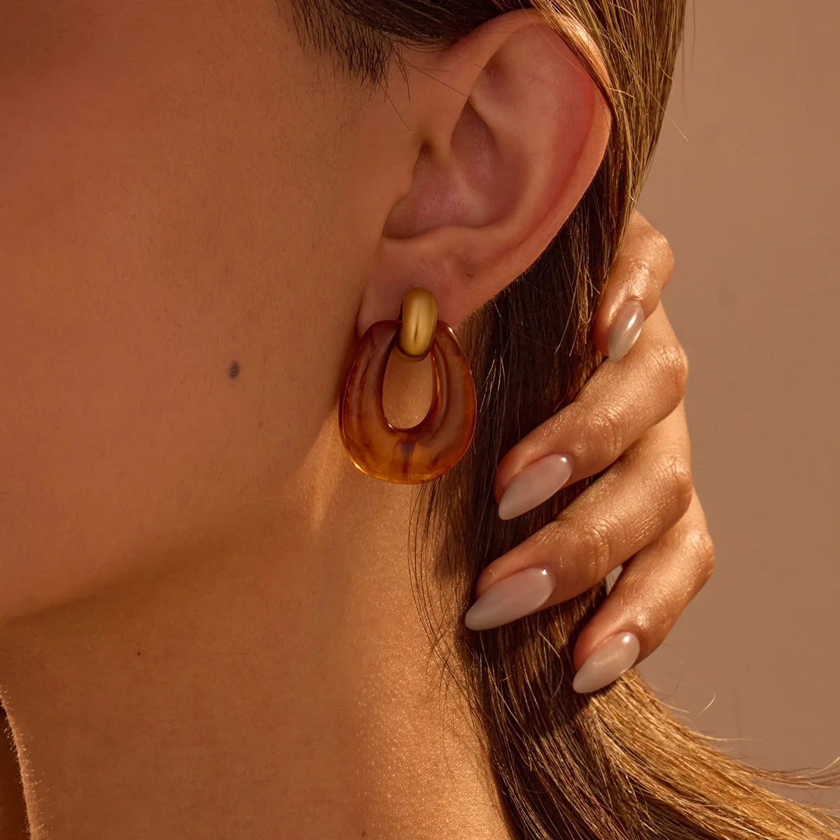Premium retro Hong Kong style stainless steel earrings irregular resin geometric design fashion earrings
Premium retro Hong Kong style stainless steel earrings irregular resin geometric design fashion earrings