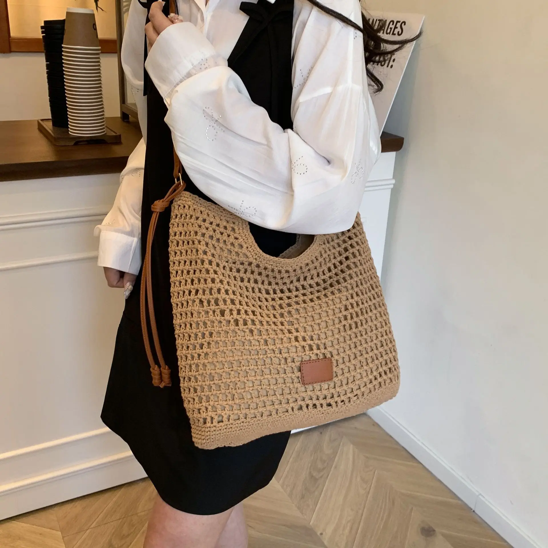 2025 Fashion Casual Underarm Braided Bag for Women Summer Beach Vacation Straw Wear Beach Bag Simple Shoulder Bag
2025 Fashion Casual Underarm Braided Bag for Women Summer Beach Vacation Straw Wear Beach Bag Simple Shoulder Bag