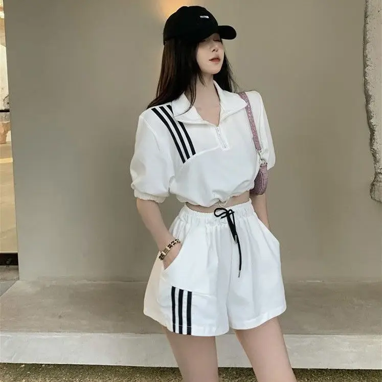 New running set women's morning run short shirt taste loose short sleeve Korean version bare midcord suit set
New running set women's morning run short shirt taste loose short sleeve Korean version bare midcord suit set