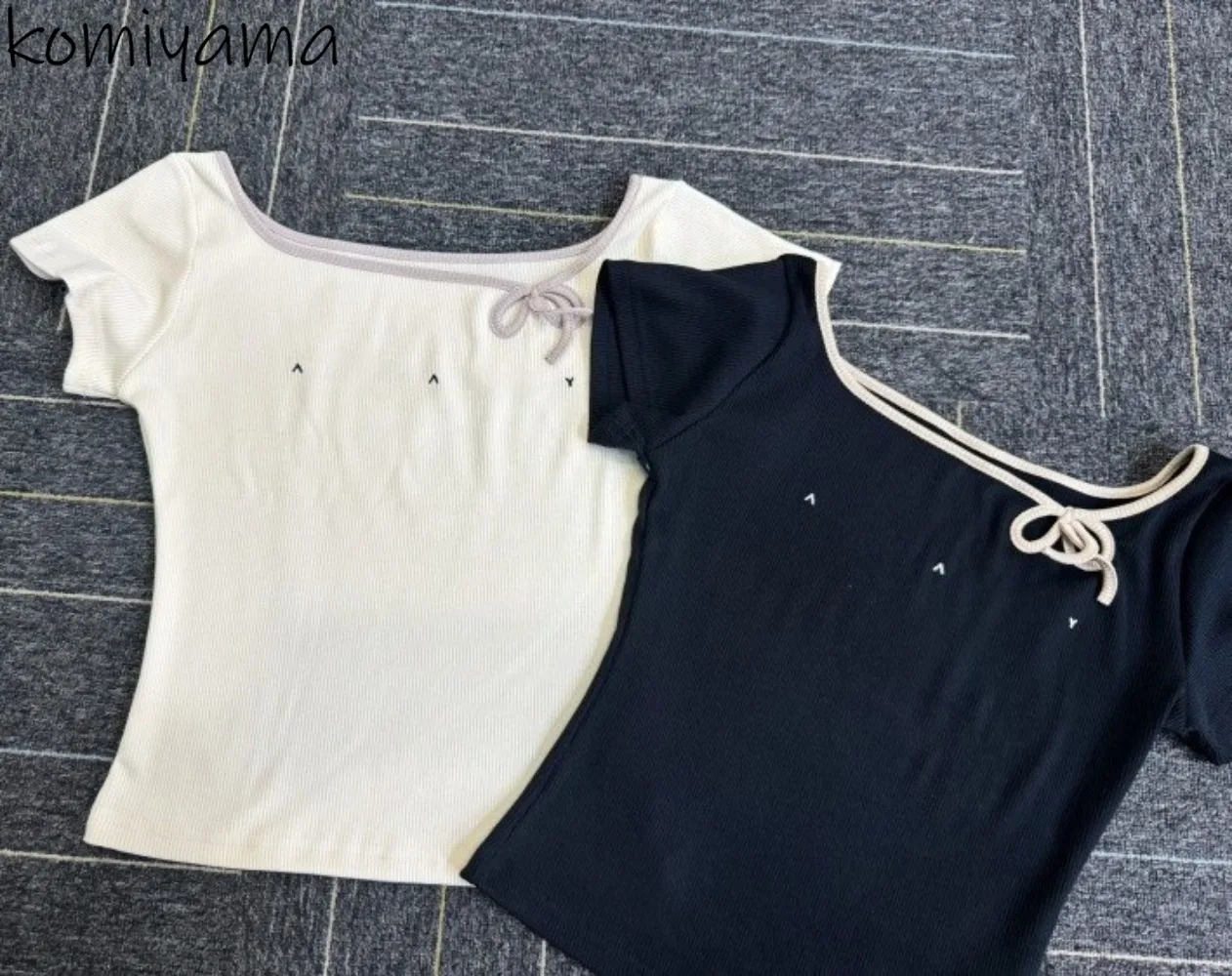 Женские футболки на шнуровке 2025 года с вышивкой и бантом Ropa Mujer Hit Color Letter Roupas Pure Desire Стильная одежда Топы с короткими рукавами
Женские футболки на шнуровке 2025 года с вышивкой и бантом Ropa Mujer Hit Color Letter Roupas Pure Desire Стильная одежда Топы с короткими рукавами