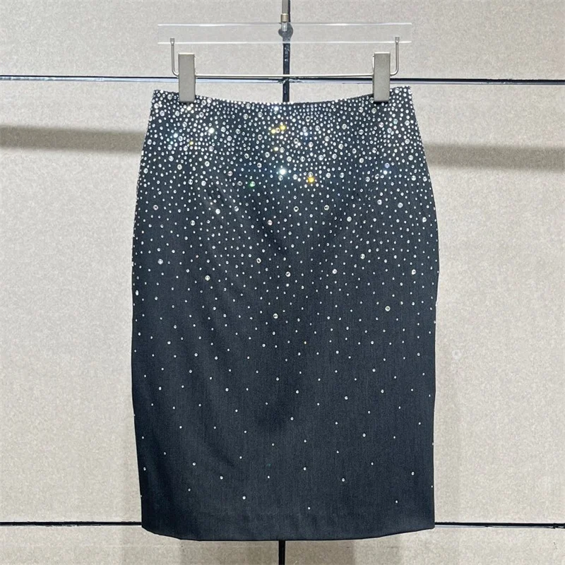 Women's skirt New high waisted slim long skirt for spring 2026 shiny rhinestone decorative women's half skirt knee length skirt
Women's skirt New high waisted slim long skirt for spring 2026 shiny rhinestone decorative women's half skirt knee length skirt