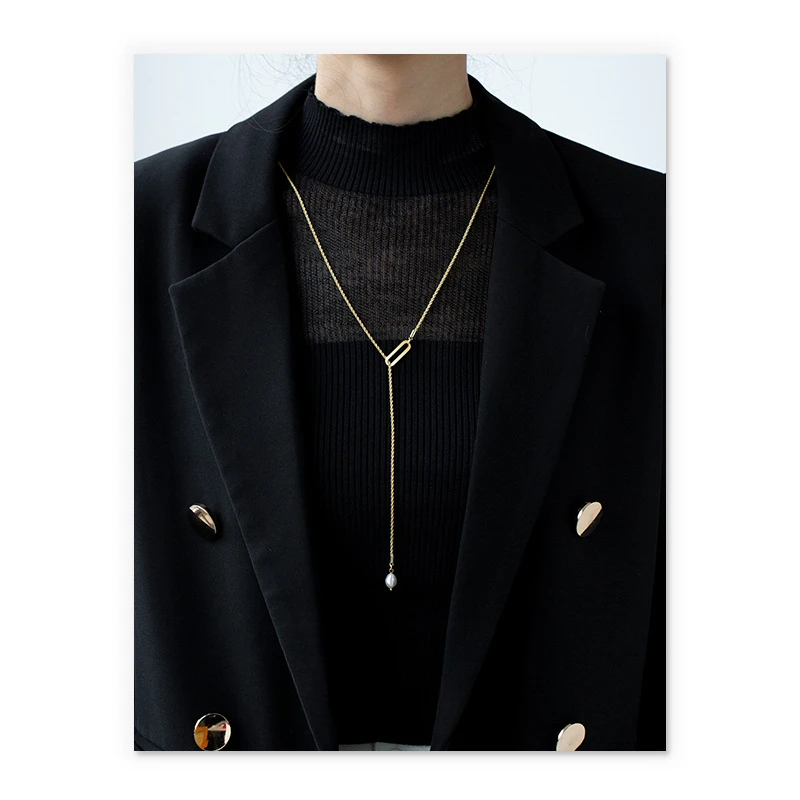 European and American niche original design cold wind long sweater chain real pearl pendant necklace
European and American niche original design cold wind long sweater chain real pearl pendant necklace