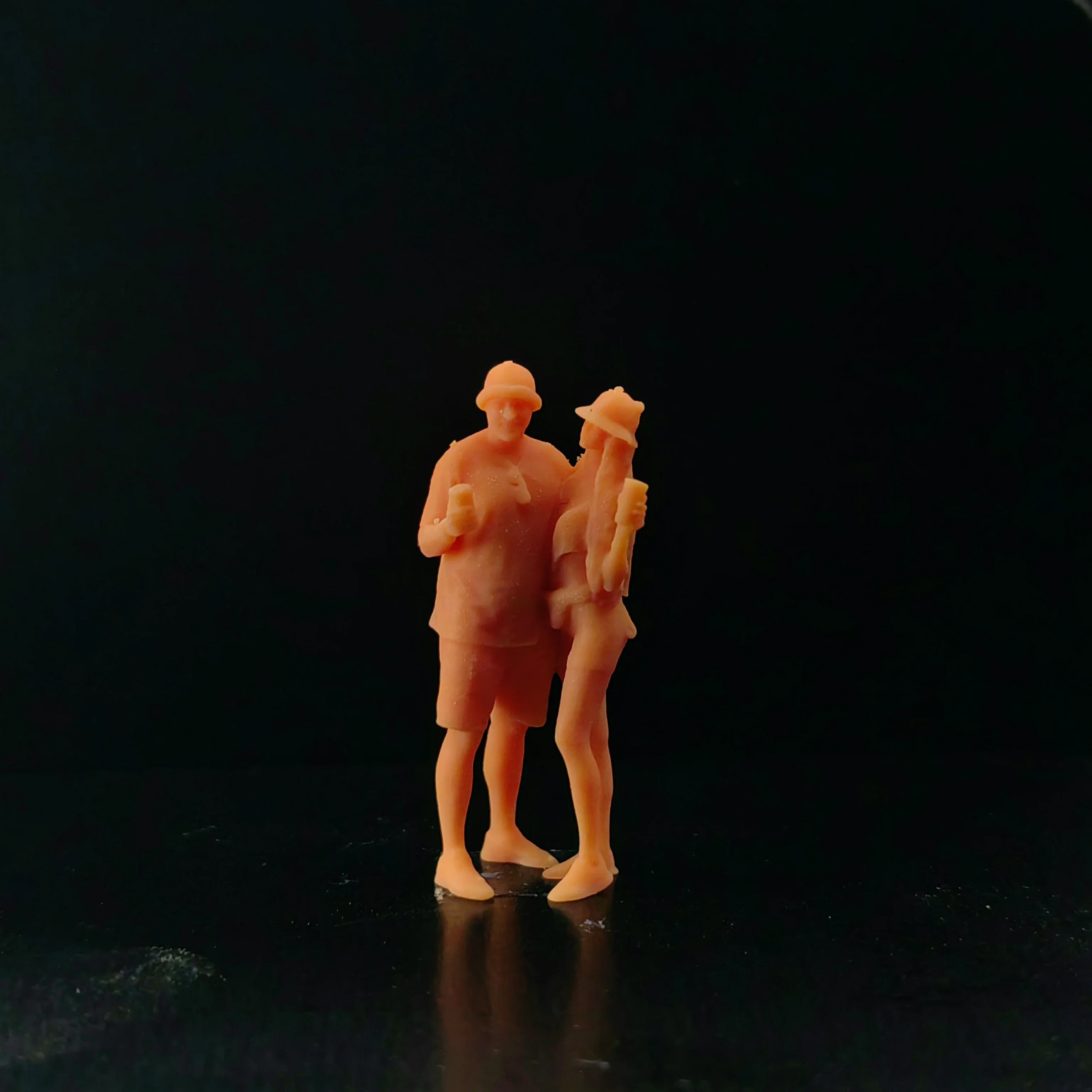 1/64 1/50 1/43 Scale Model Resin Stand Up and Take Drinks Summer Couple Uncolored Miniature Diorama Hand-painted T611 
1/64 1/50 1/43 Scale Model Resin Stand Up and Take Drinks Summer Couple Uncolored Miniature Diorama Hand-painted T611