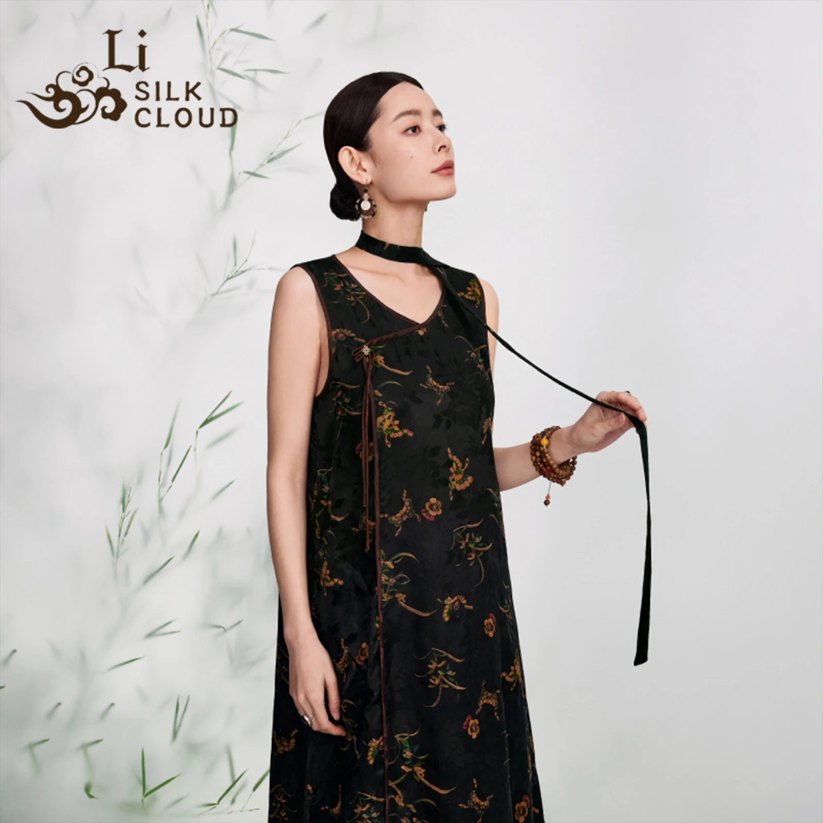 LI SILK CLOUD Chinese Style Xiangyunsha Dress for Women - 100% Mulberry Silk, Retro Prints & Ribbon Design
LI SILK CLOUD Chinese Style Xiangyunsha Dress for Women - 100% Mulberry Silk, Retro Prints & Ribbon Design