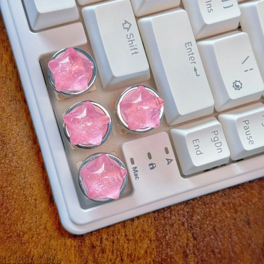 4 шт., колпачки для клавиш с милой звездой, милые полупрозрачные персонализированные подарочные колпачки для девочек, аксессуары для механической клавиатуры
4 шт., колпачки для клавиш с милой звездой, милые полупрозрачные персонализированные подарочные колпачки для девочек, аксессуары для механической клавиатуры