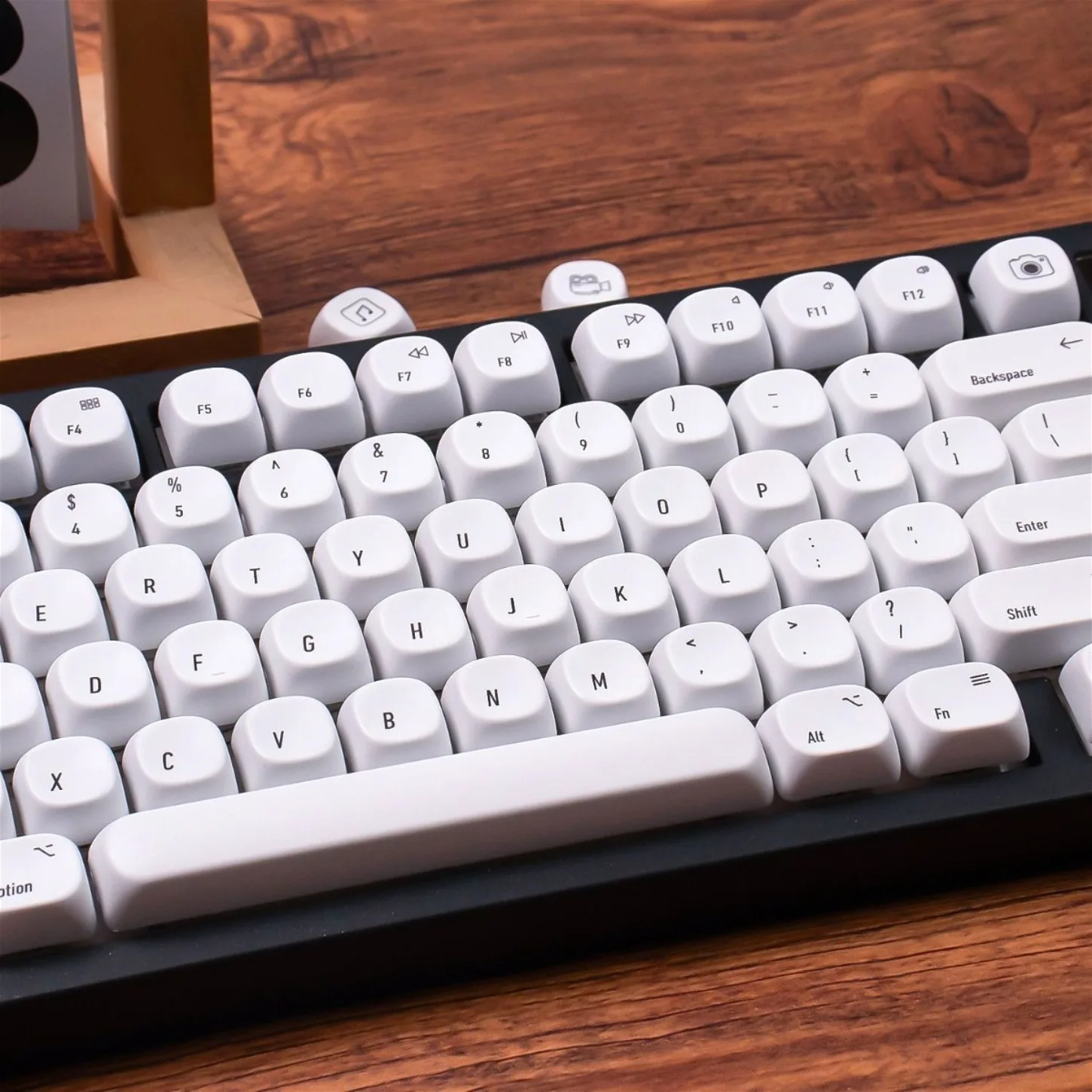 MOA Profile White Minimalist PBT Keycaps 134 Keys Full Set Custom Keycap Compatible with Wooting Mechanical Keyboard
MOA Profile White Minimalist PBT Keycaps 134 Keys Full Set Custom Keycap Compatible with Wooting Mechanical Keyboard