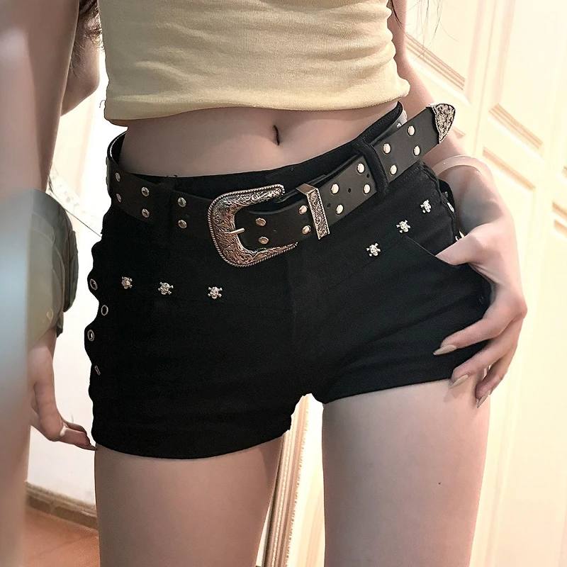 Black Sexy Short Pants High Waist Rivet Decoration Women's Summer Fashion Personality Design Decorative Three-quarter Length
Black Sexy Short Pants High Waist Rivet Decoration Women's Summer Fashion Personality Design Decorative Three-quarter Length