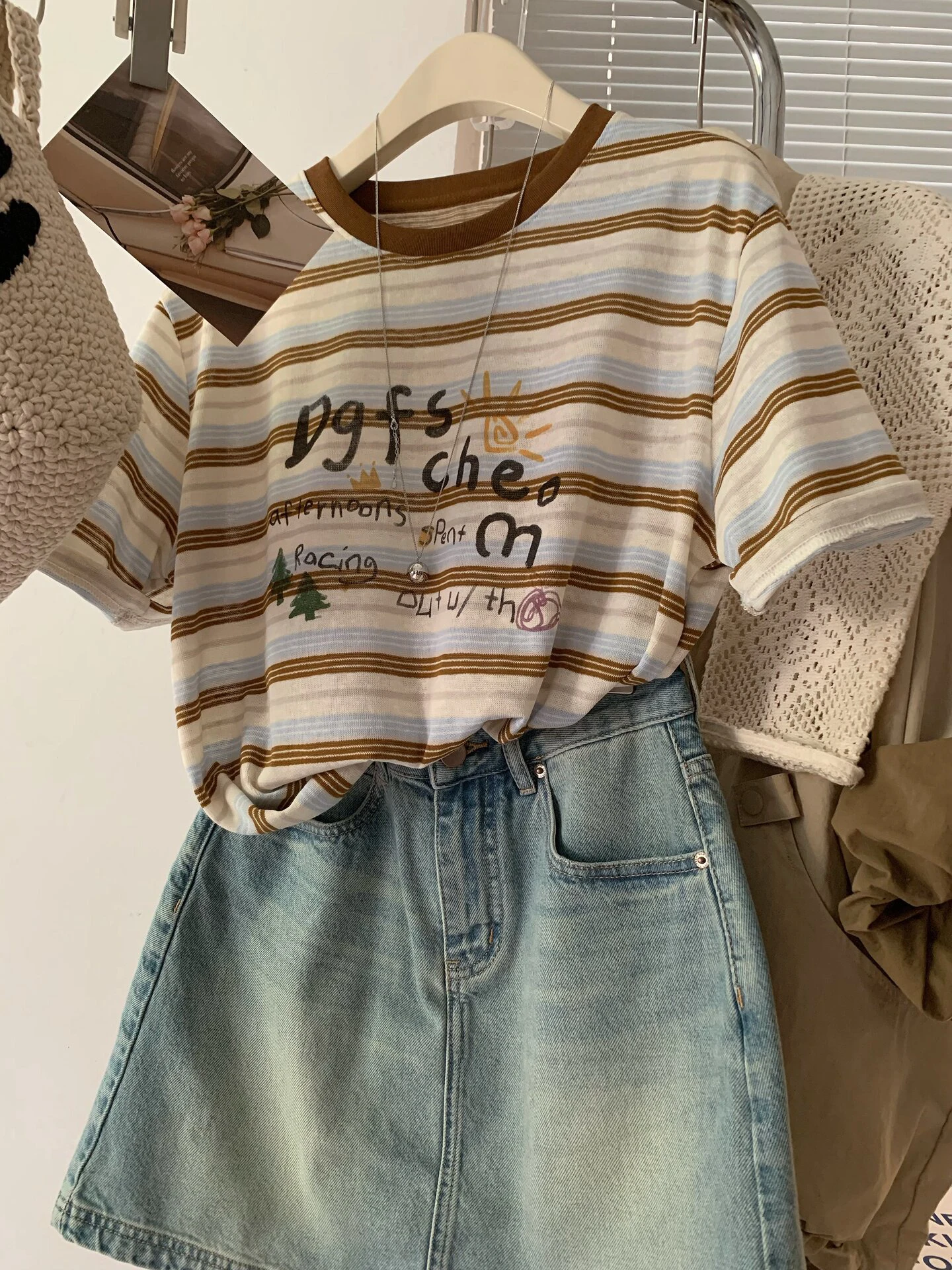 plus Size Women's T-Shirt Striped Graffiti Loose Short Sleeve Summer Top Anti-Aging Korean Style Polyester Fiber round Neck
plus Size Women's T-Shirt Striped Graffiti Loose Short Sleeve Summer Top Anti-Aging Korean Style Polyester Fiber round Neck