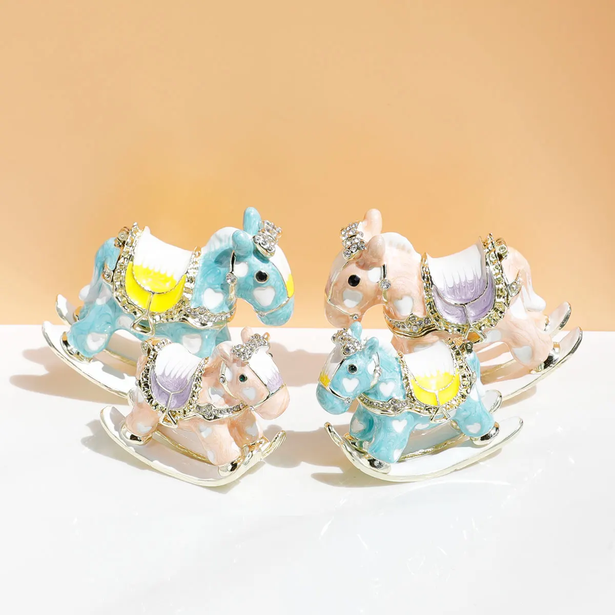 Маленькая шкатулка для ювелирных изделий с лошадкой-качалкой, коробка для сережек, Детские игрушечные мини-украшения
Маленькая шкатулка для ювелирных изделий с лошадкой-качалкой, коробка для сережек, Детские игрушечные мини-украшения