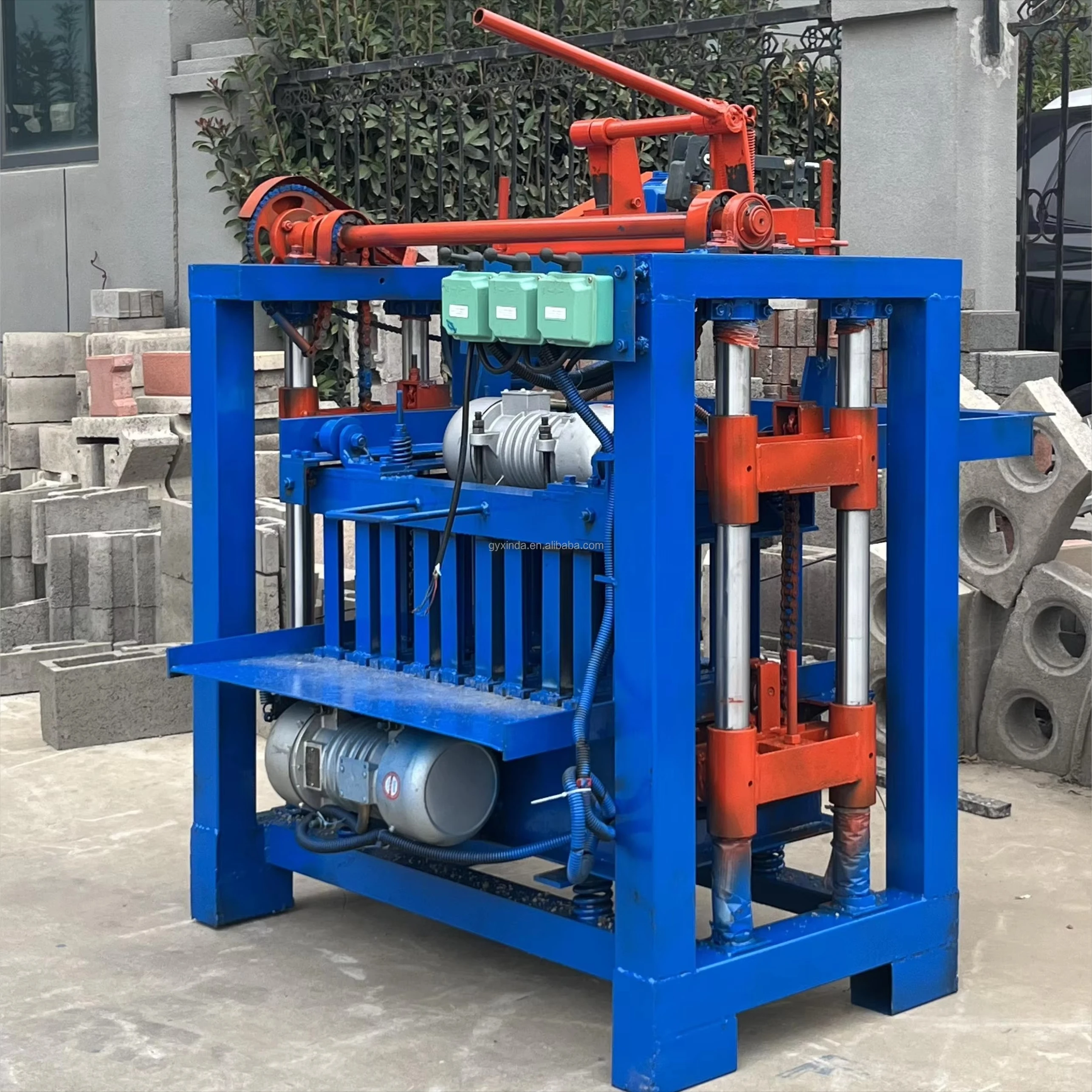 High-quality Brick-making Machine Semi-automatic Concrete Brick-making Machine
High-quality Brick-making Machine Semi-automatic Concrete Brick-making Machine