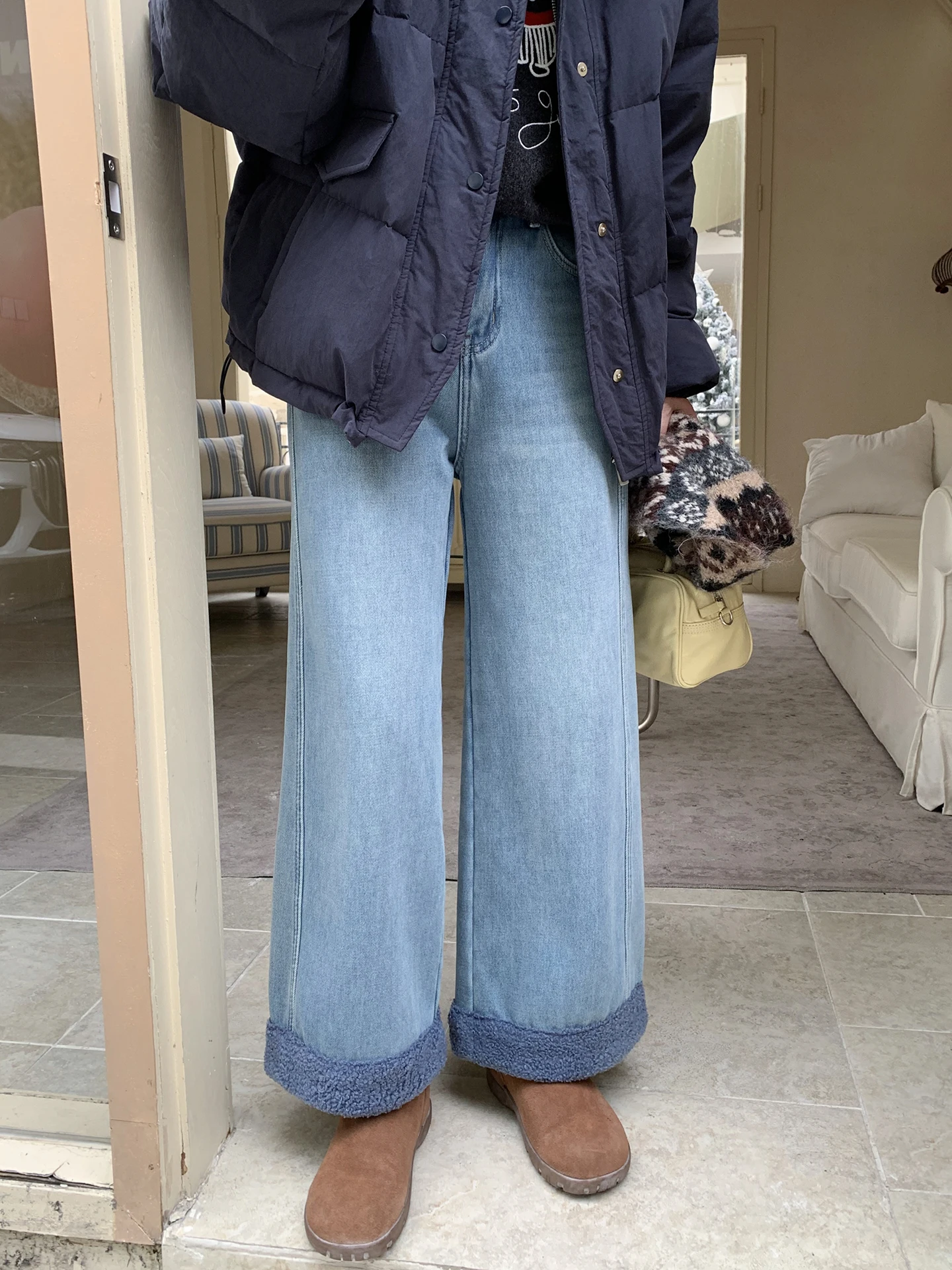 Женские джинсы ELINSU с высокой талией, на флисовой подкладке, свободного кроя, прямые, универсальные, осенне-зимние, из хлопкового денима
Женские джинсы ELINSU с высокой талией, на флисовой подкладке, свободного кроя, прямые, универсальные, осенне-зимние, из хлопкового денима