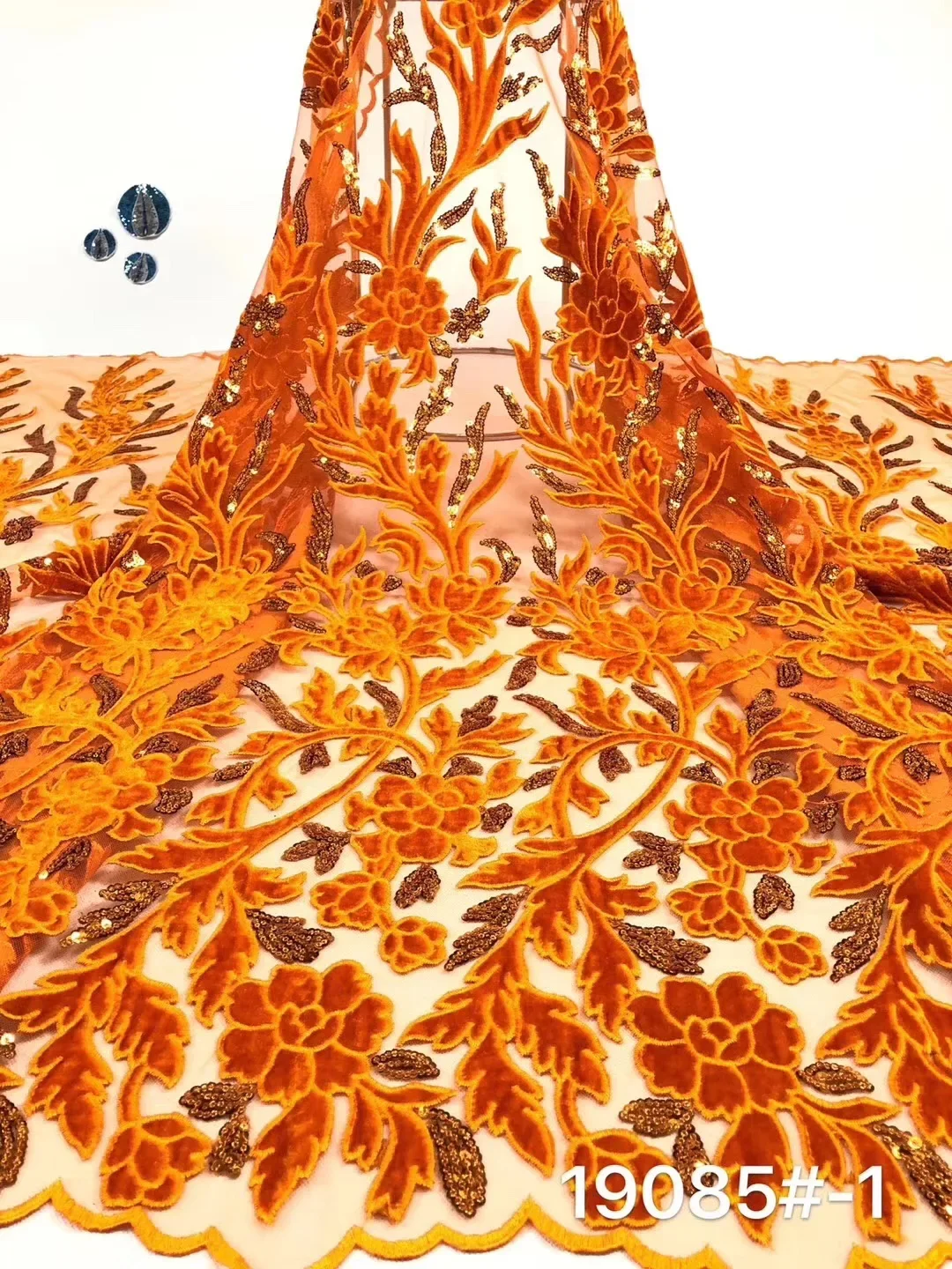 Black Guinea Bazin Brocade Damask Fabric with Soft Swiss Lace for Femme Robe New Bazin Riche Brode Fabric 5yards/set
Black Guinea Bazin Brocade Damask Fabric with Soft Swiss Lace for Femme Robe New Bazin Riche Brode Fabric 5yards/set