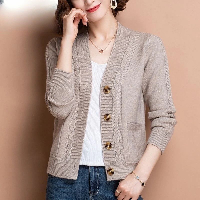 Mid Aged and Elderly Mothers' Clothing Autumn Winter Thickened Knitted Sweater Women's Cardigan Loose Knit B130
Mid Aged and Elderly Mothers' Clothing Autumn Winter Thickened Knitted Sweater Women's Cardigan Loose Knit B130