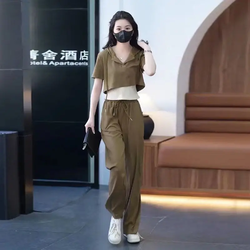 Fashion Suit for Women 2025 Summer New Solid Color Slimming Sports Wide-leg Pants Ice Silk Three-piece Set
Fashion Suit for Women 2025 Summer New Solid Color Slimming Sports Wide-leg Pants Ice Silk Three-piece Set