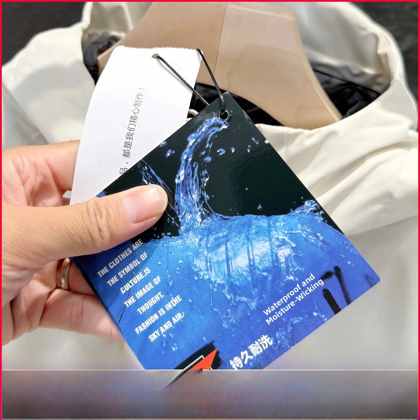 New Men's Outdoor Winter Cotton Jaet Lightweight Waterproof Tailored Fit Polyester Fiber Zipper Decoration Warmth Youth Trend
New Men's Outdoor Winter Cotton Jaet Lightweight Waterproof Tailored Fit Polyester Fiber Zipper Decoration Warmth Youth Trend