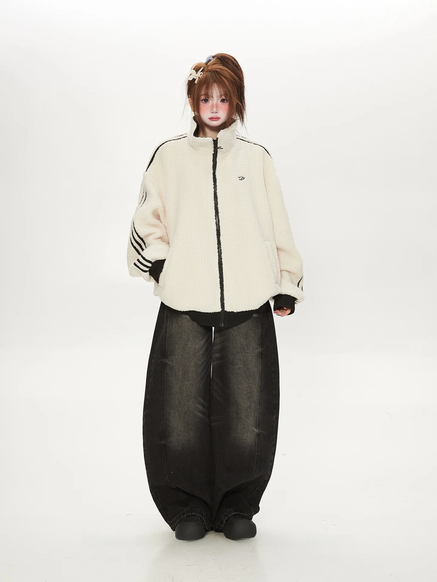 Американская утепленная повседневная куртка из овечьей шерсти для женщин, зимнее хлопковое пальто с вышивкой и воротником-стойкой для пар
Американская утепленная повседневная куртка из овечьей шерсти для женщин, зимнее хлопковое пальто с вышивкой и воротником-стойкой для пар