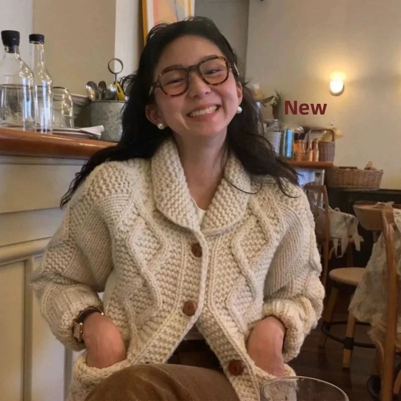 2025 New Korean Barnnet Eight Milk Coarse Needle Single Button Versatile Open Cardigan Sweater Women's Autumn Winter Outerwear
2025 New Korean Barnnet Eight Milk Coarse Needle Single Button Versatile Open Cardigan Sweater Women's Autumn Winter Outerwear